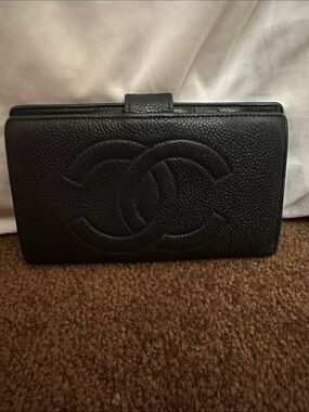 CHANEL Black Quilted CC Caviar Leather wallet.